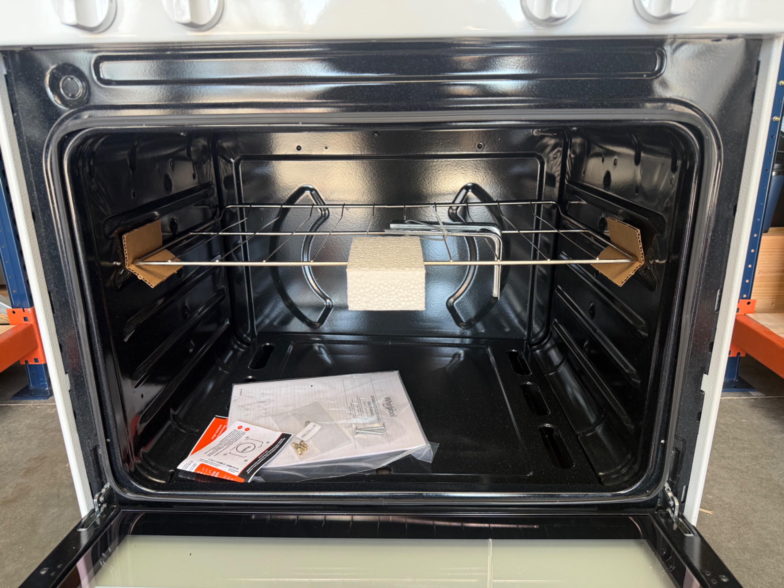 Whirlpool 30-in 4 Burners 5.1-cu ft Freestanding Gas Range in. White WFG320M0MW — photo 9
