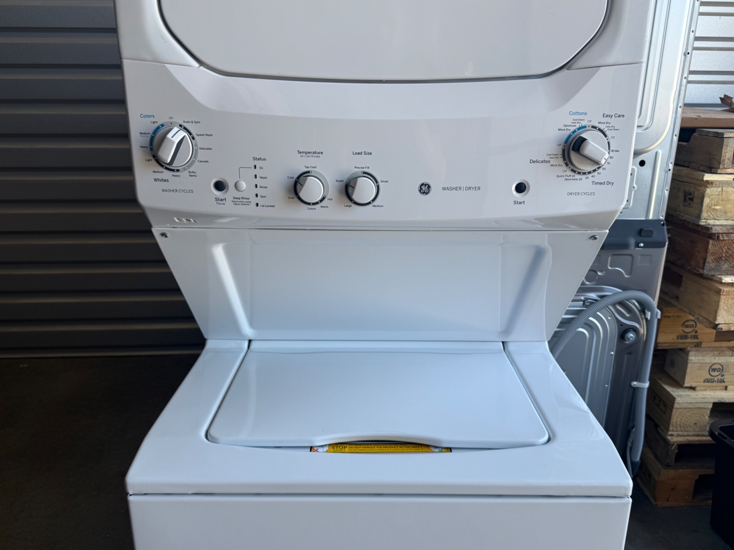 GE 3.8 cu. ft. Washer 5.9 cu. ft. Gas Dryer Combo in White GUD27GSSMWW — photo 4