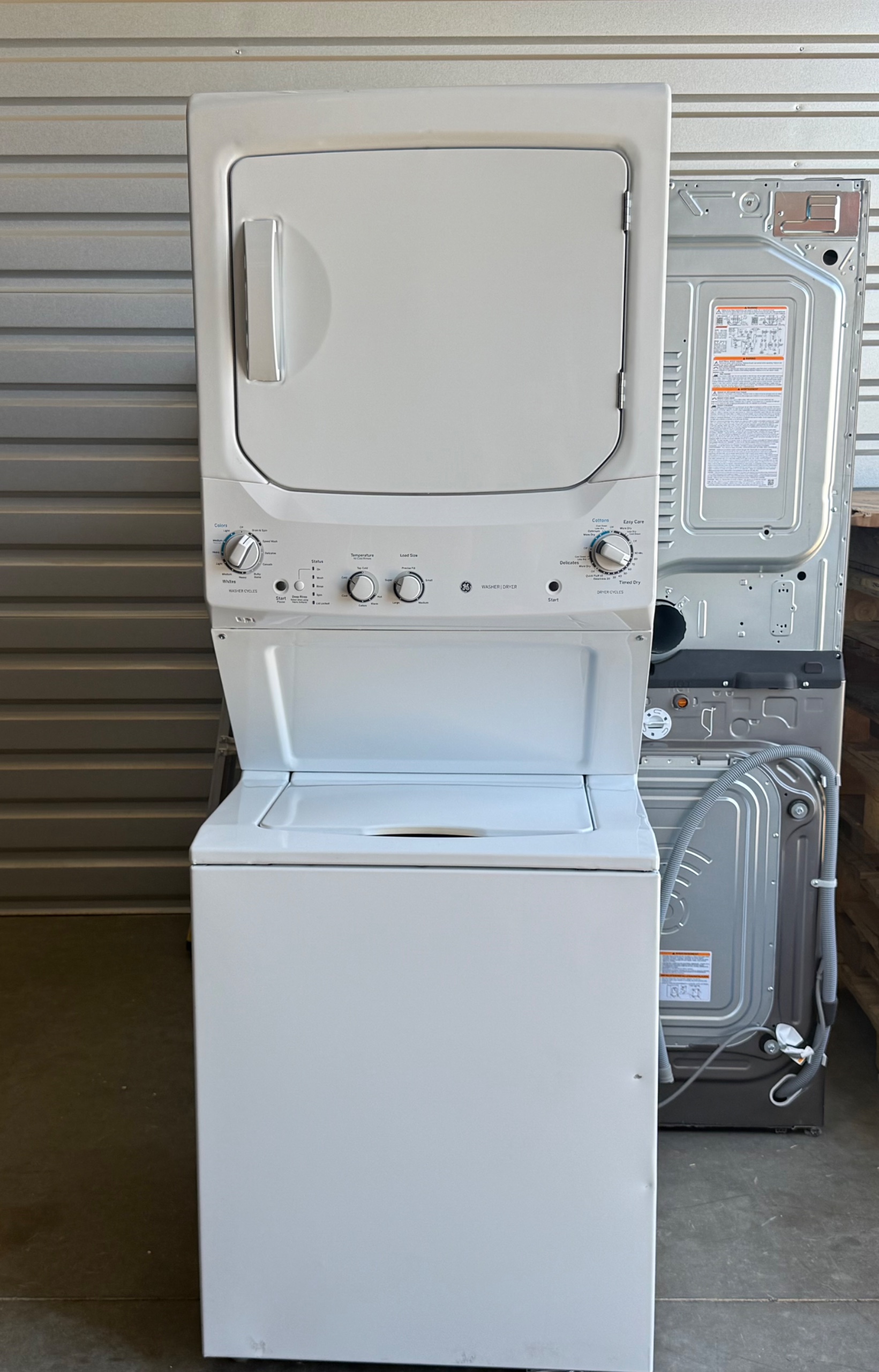 GE 3.8 cu. ft. Washer 5.9 cu. ft. Gas Dryer Combo in White GUD27GSSMWW — photo 2