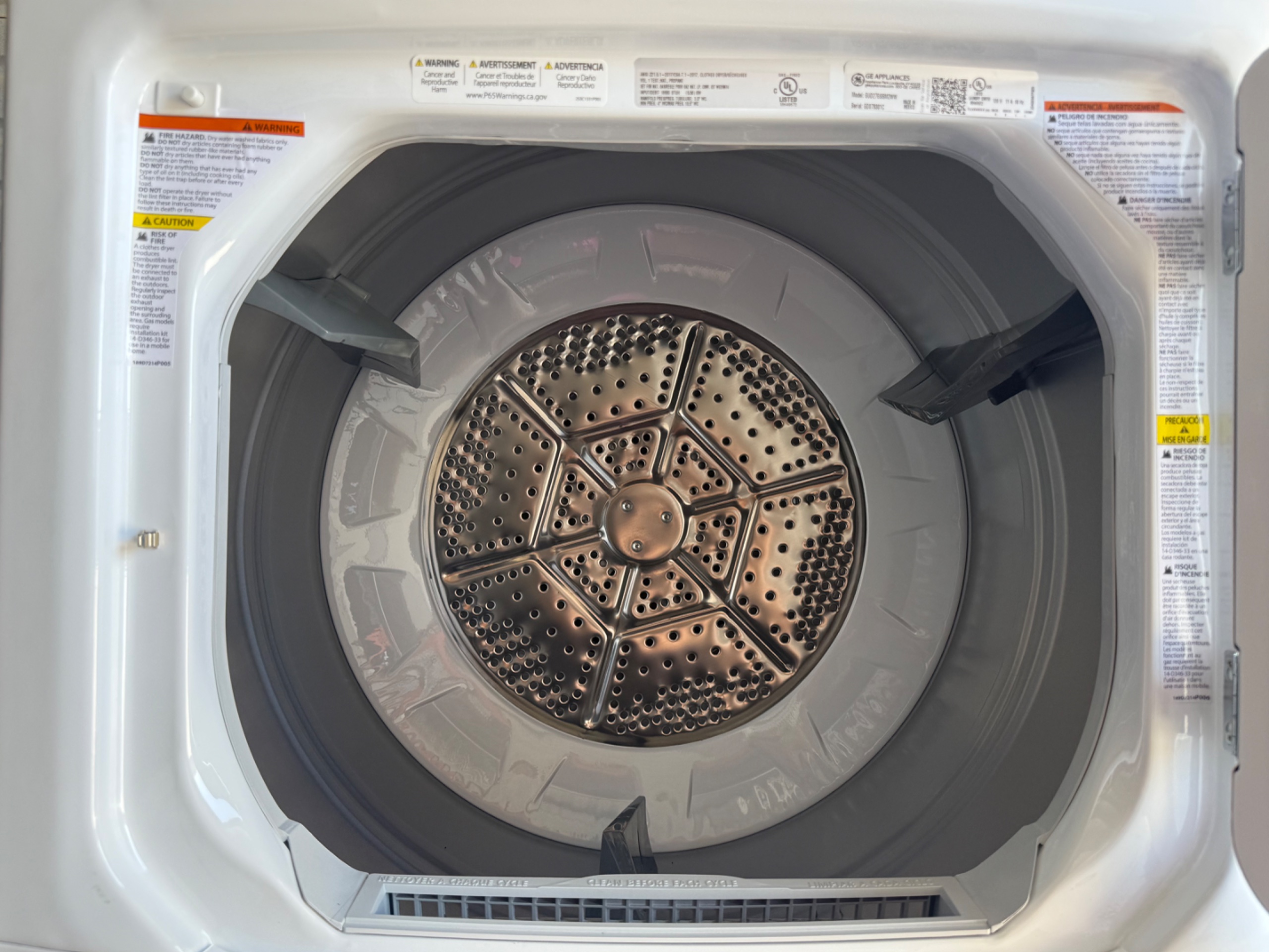 GE 3.8 cu. ft. Washer 5.9 cu. ft. Gas Dryer Combo in White GUD27GSSMWW — photo 5