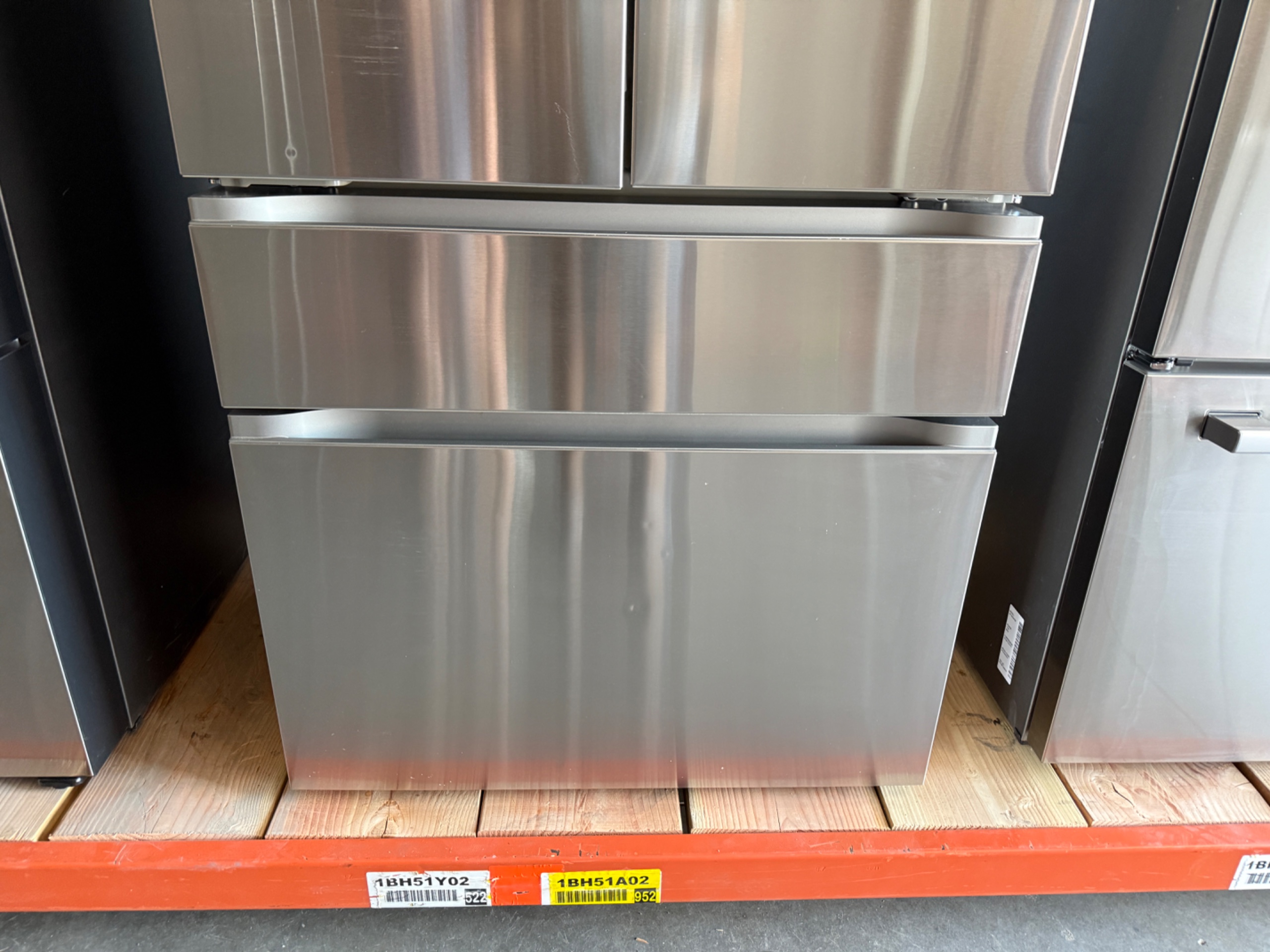 LG Standard-Depth MAX 4-Door French Door Refrigerator (30 cu ft) Model# LF30S8210S — photo 2