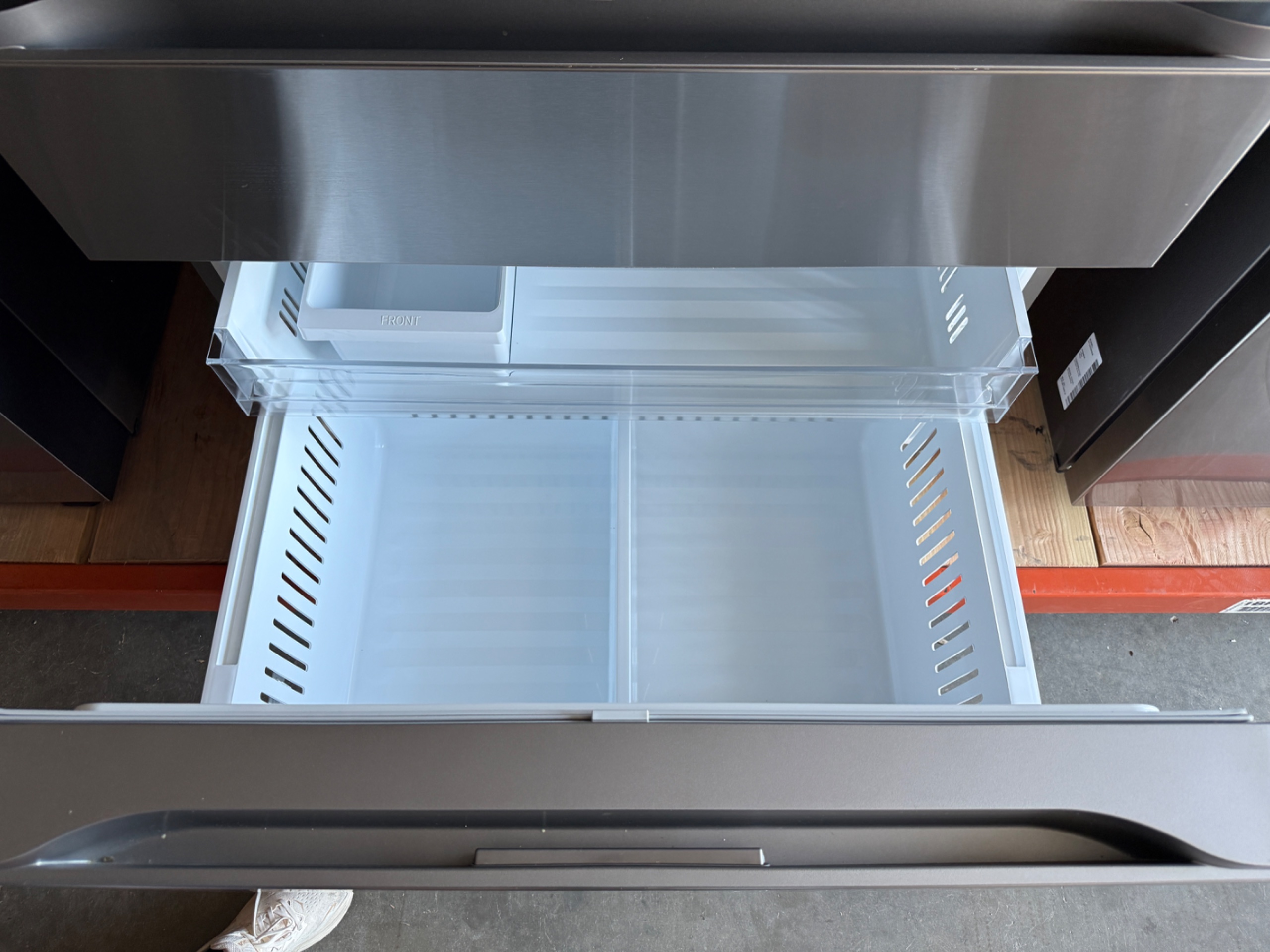 LG Standard-Depth MAX 4-Door French Door Refrigerator (30 cu ft) Model# LF30S8210S — photo 13