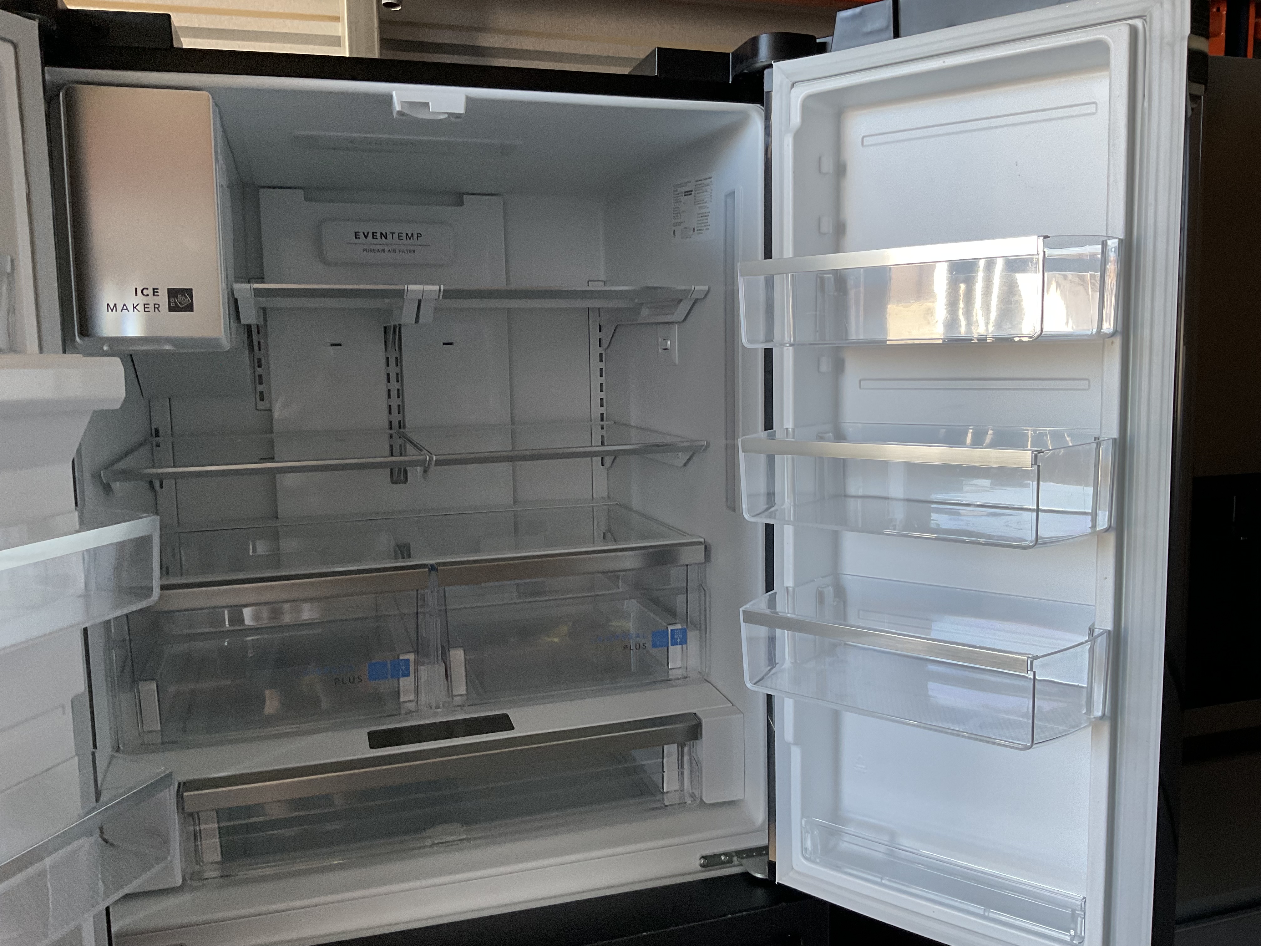 Frigidaire Gallery 27.8 cu ft French Door Refrigerator (Black Stainless) Model# GRFS2853AD — photo 7