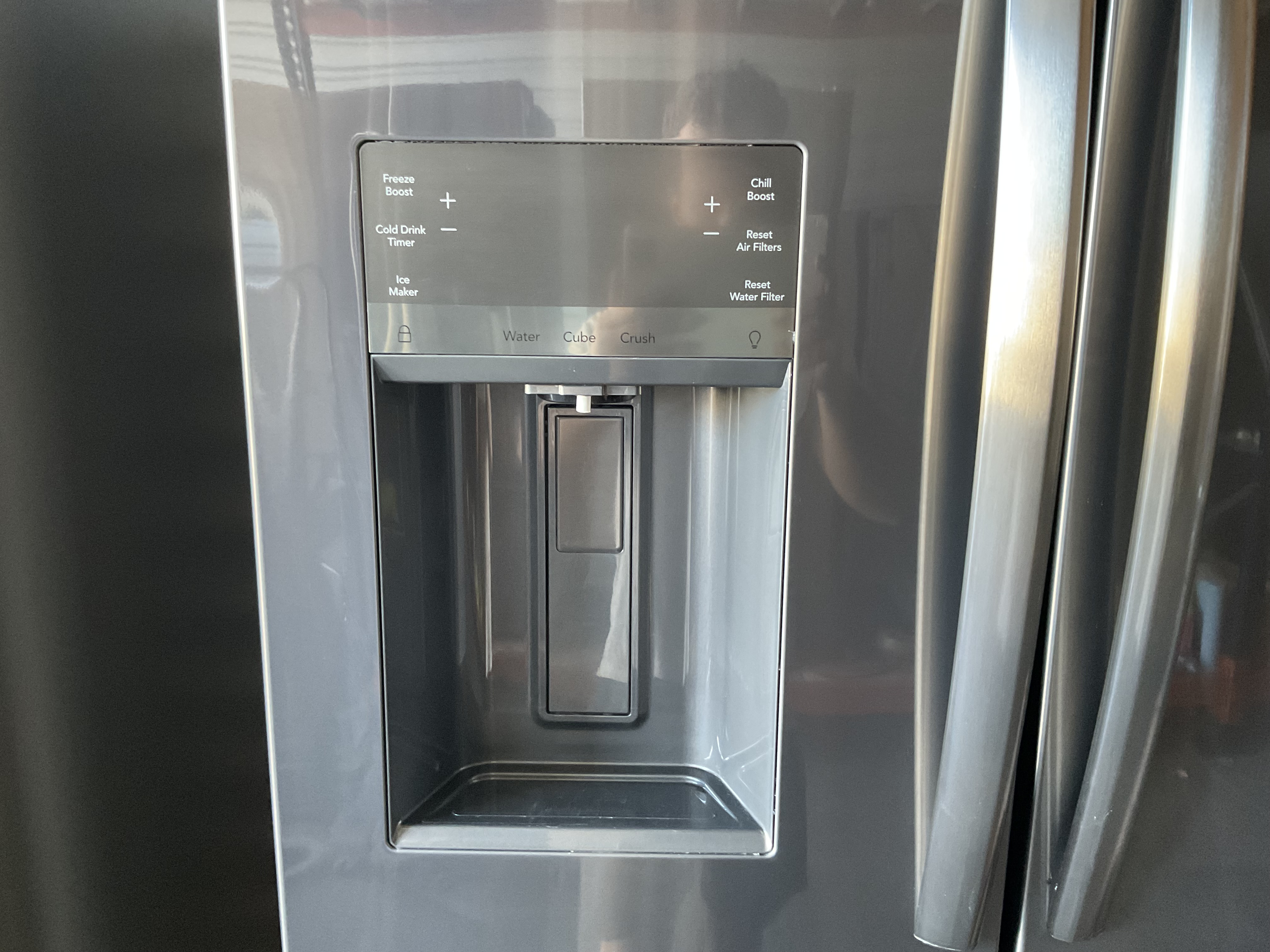 Frigidaire Gallery 27.8 cu ft French Door Refrigerator (Black Stainless) Model# GRFS2853AD — photo 3