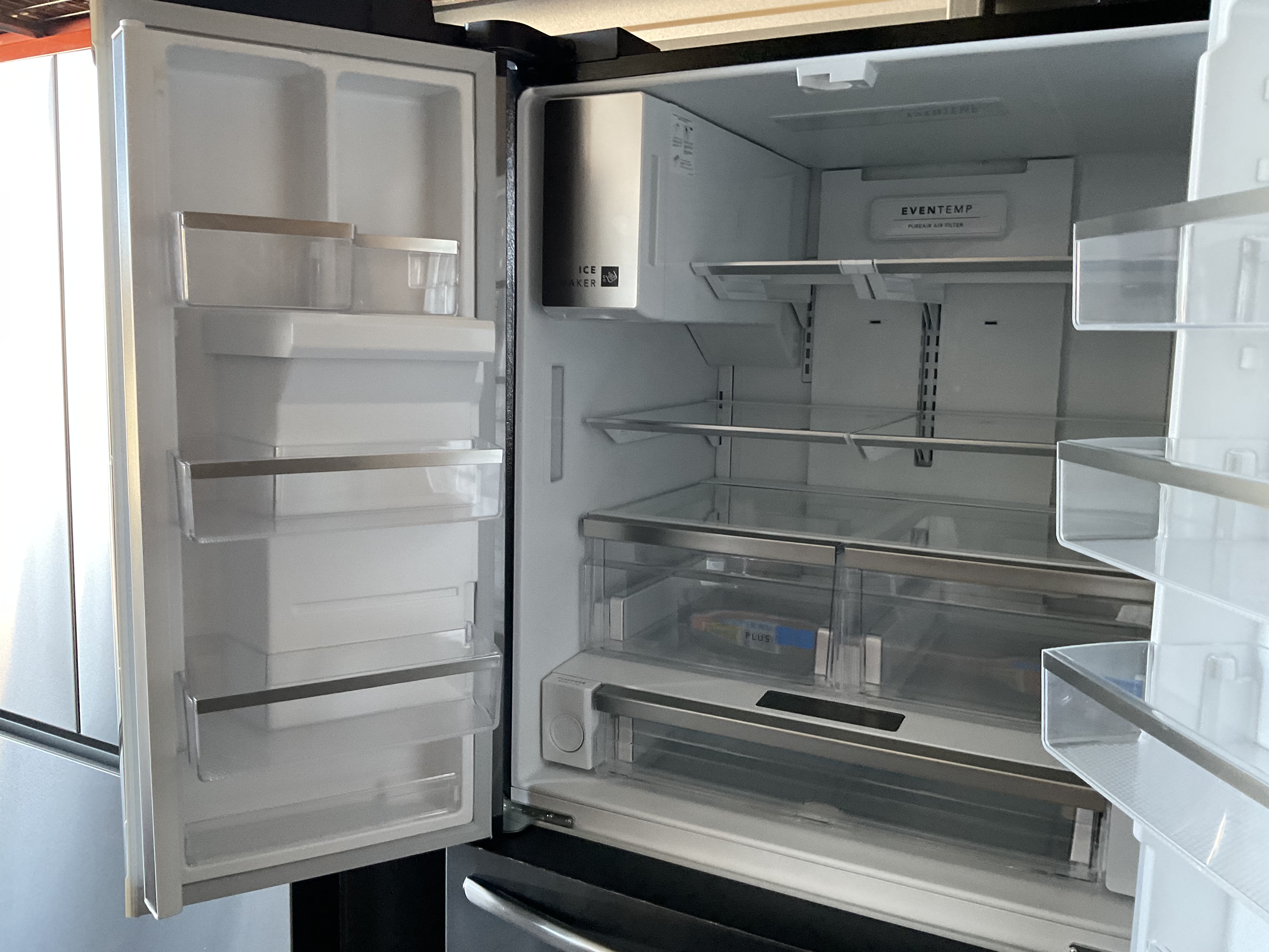 Frigidaire Gallery 27.8 cu ft French Door Refrigerator (Black Stainless) Model# GRFS2853AD — photo 8