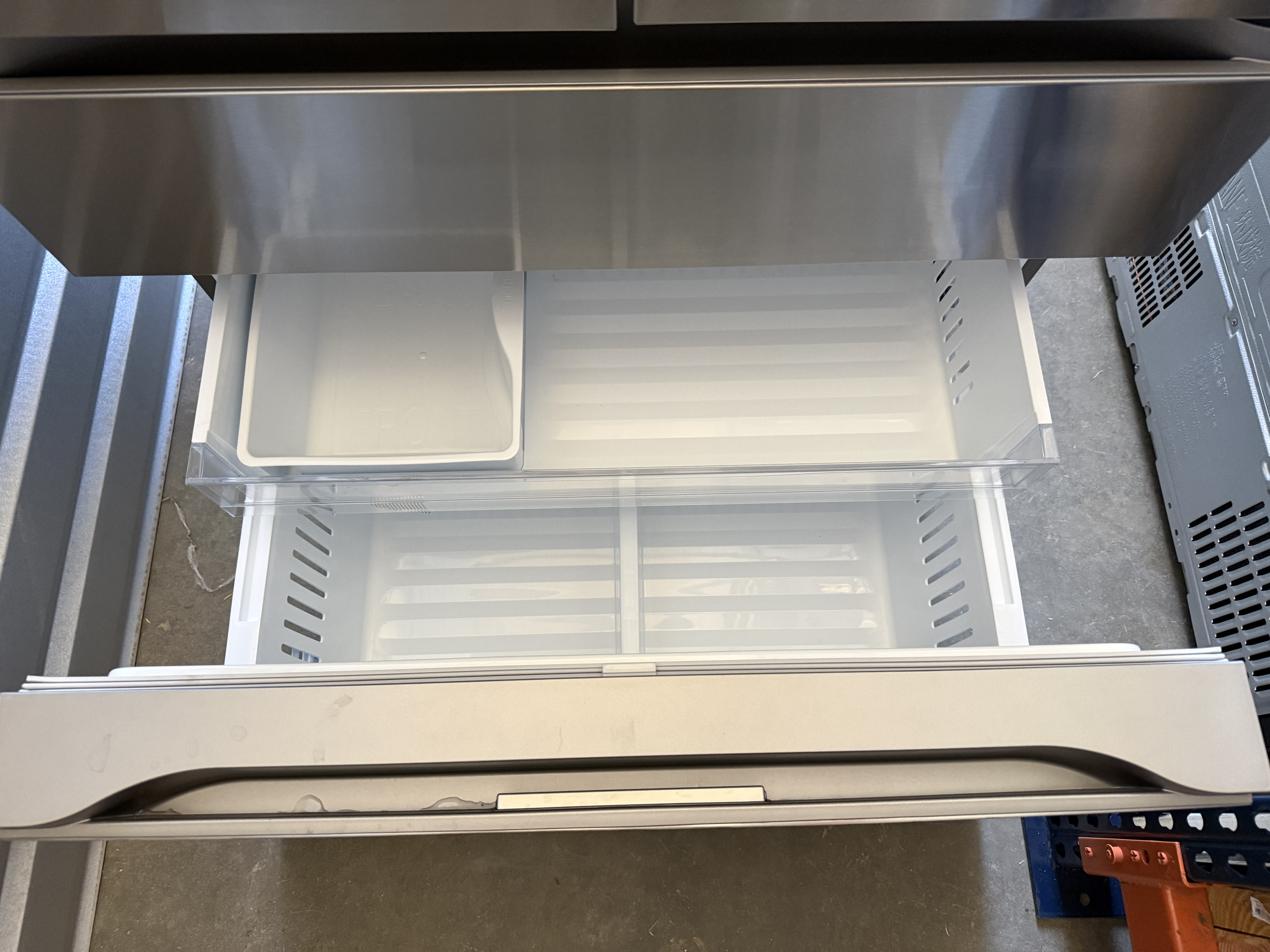 LG Counter-Depth MAX 4-Door French Door Refrigerator (25 cu ft) Model# LF25G8330S — photo 7