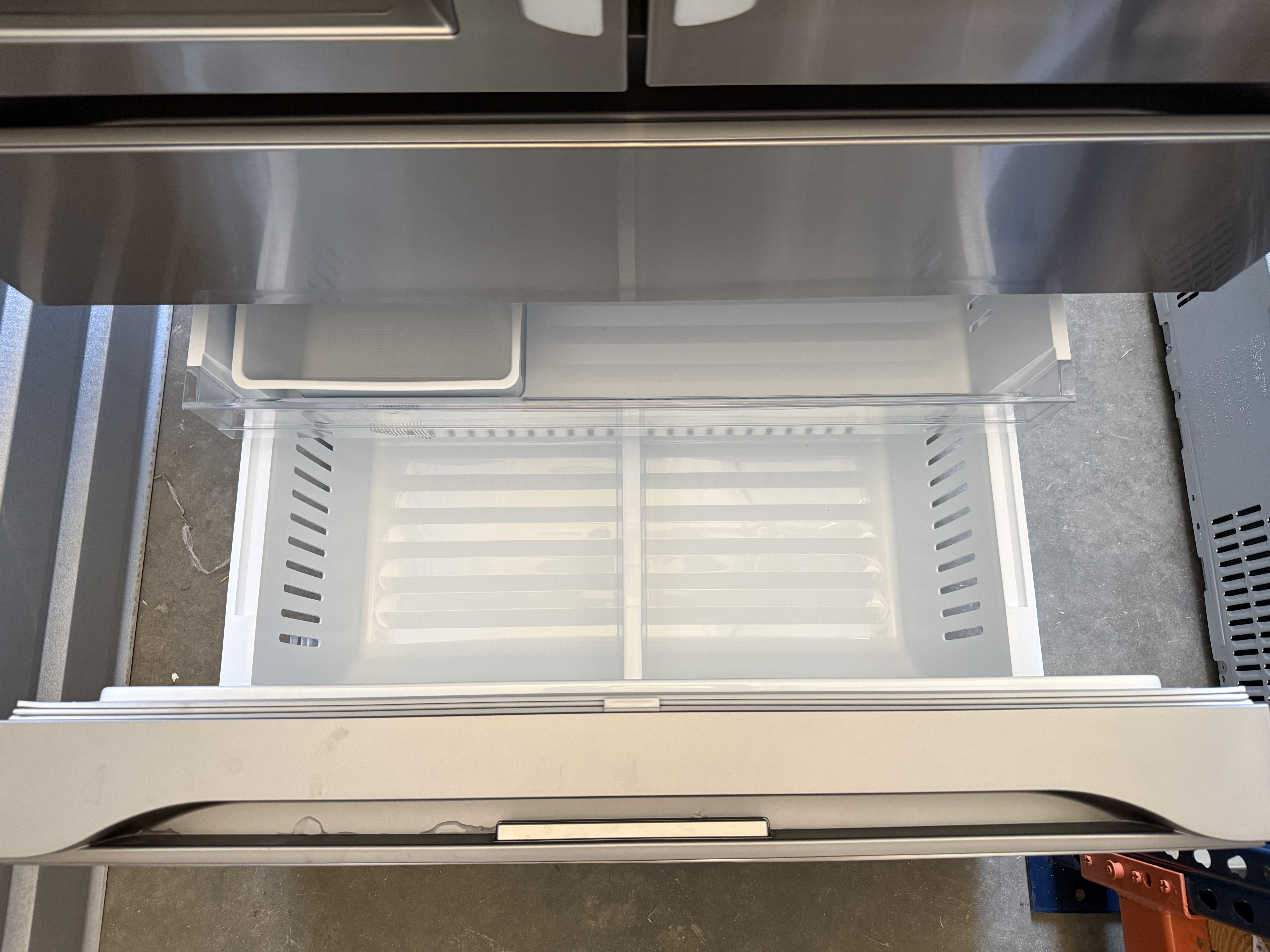 LG Counter-Depth MAX 4-Door French Door Refrigerator (25 cu ft) Model# LF25G8330S — photo 9