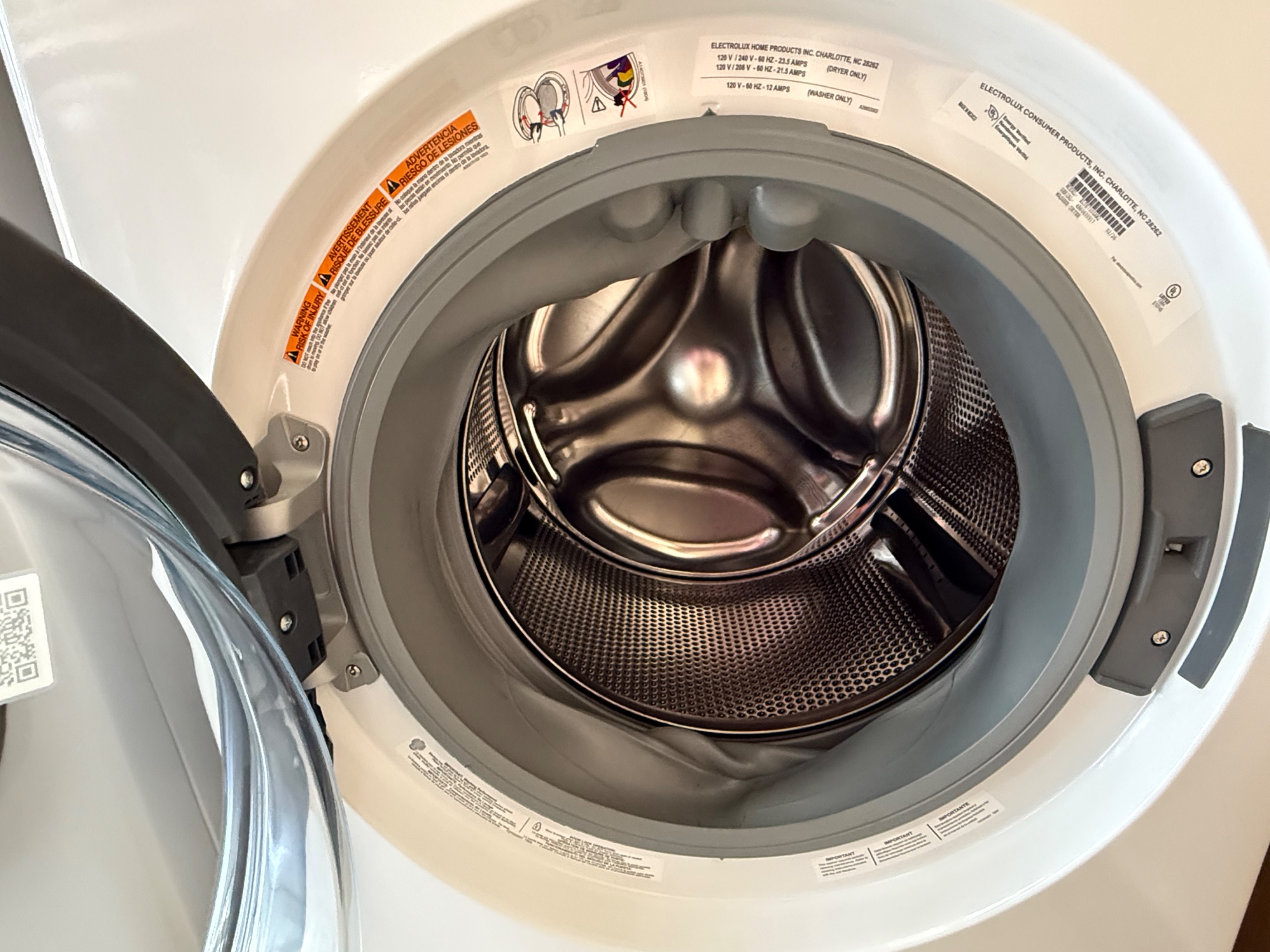 Electrolux 300 Series Laundry Tower Single Unit Washer and ELECTRIC Dryer ELTE7300AW — photo 6