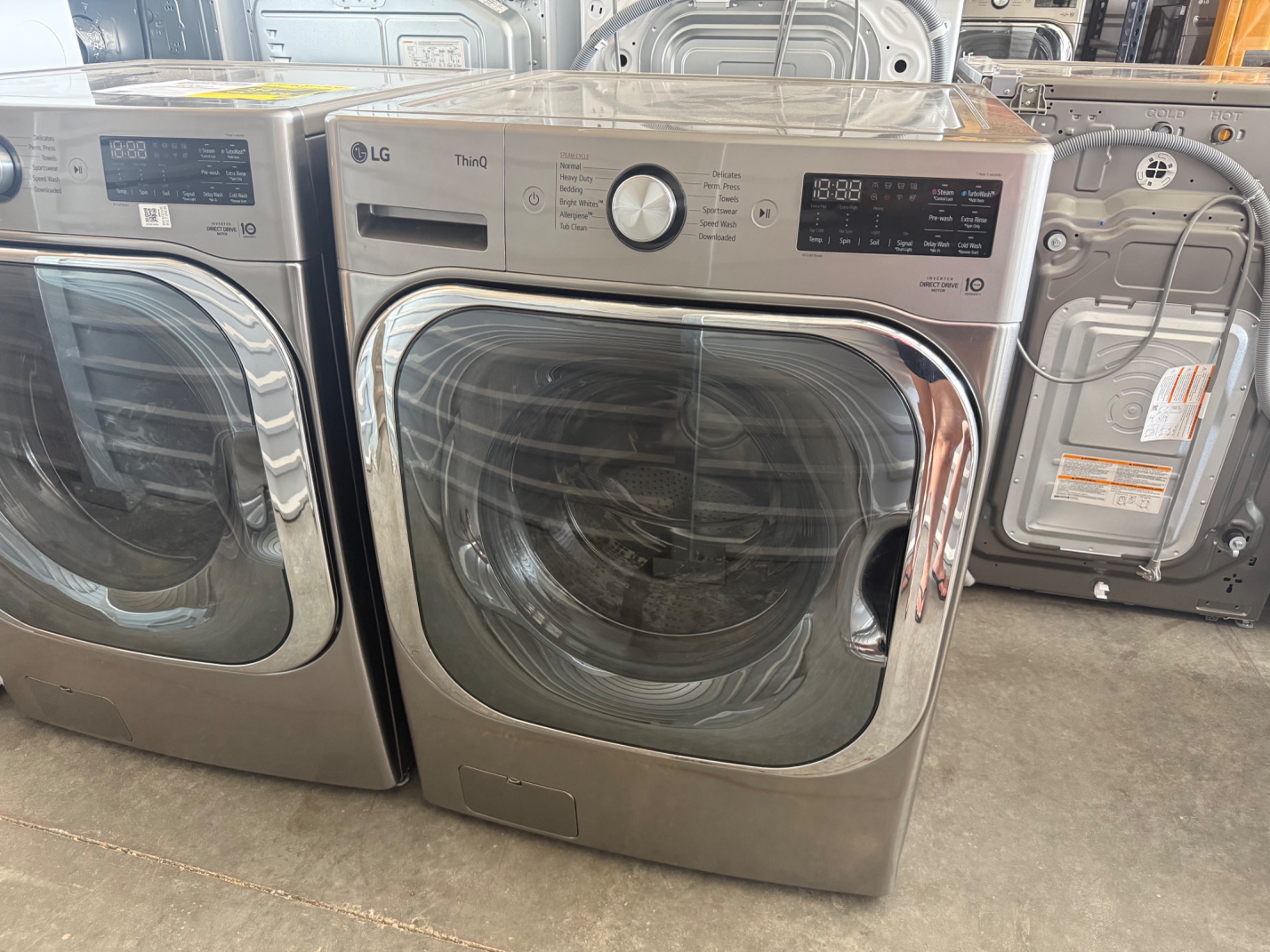 LG 5.2 cu. ft. Mega Capacity Smart Wi-Fi Enabled Front Load Washer with TurboWash and Built-In Intelligence WM8980HVA — photo 2