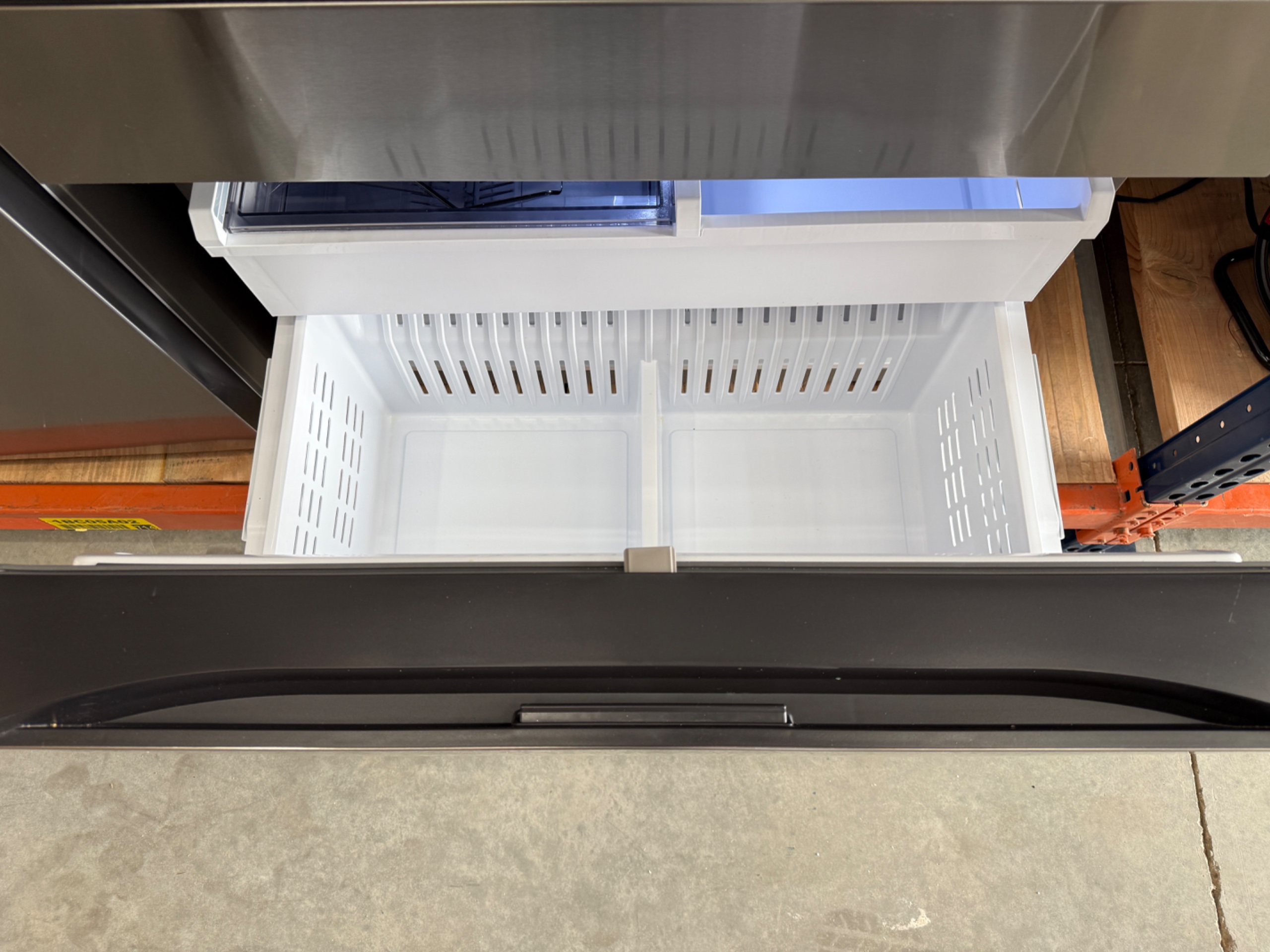 Samsung 23 cu. ft. Bespoke Counter Depth 4-Door French Door Refrigerator with Family Hub in Charcoal Glass/Stainless Steel Model# RF23BB8900QK — photo 8