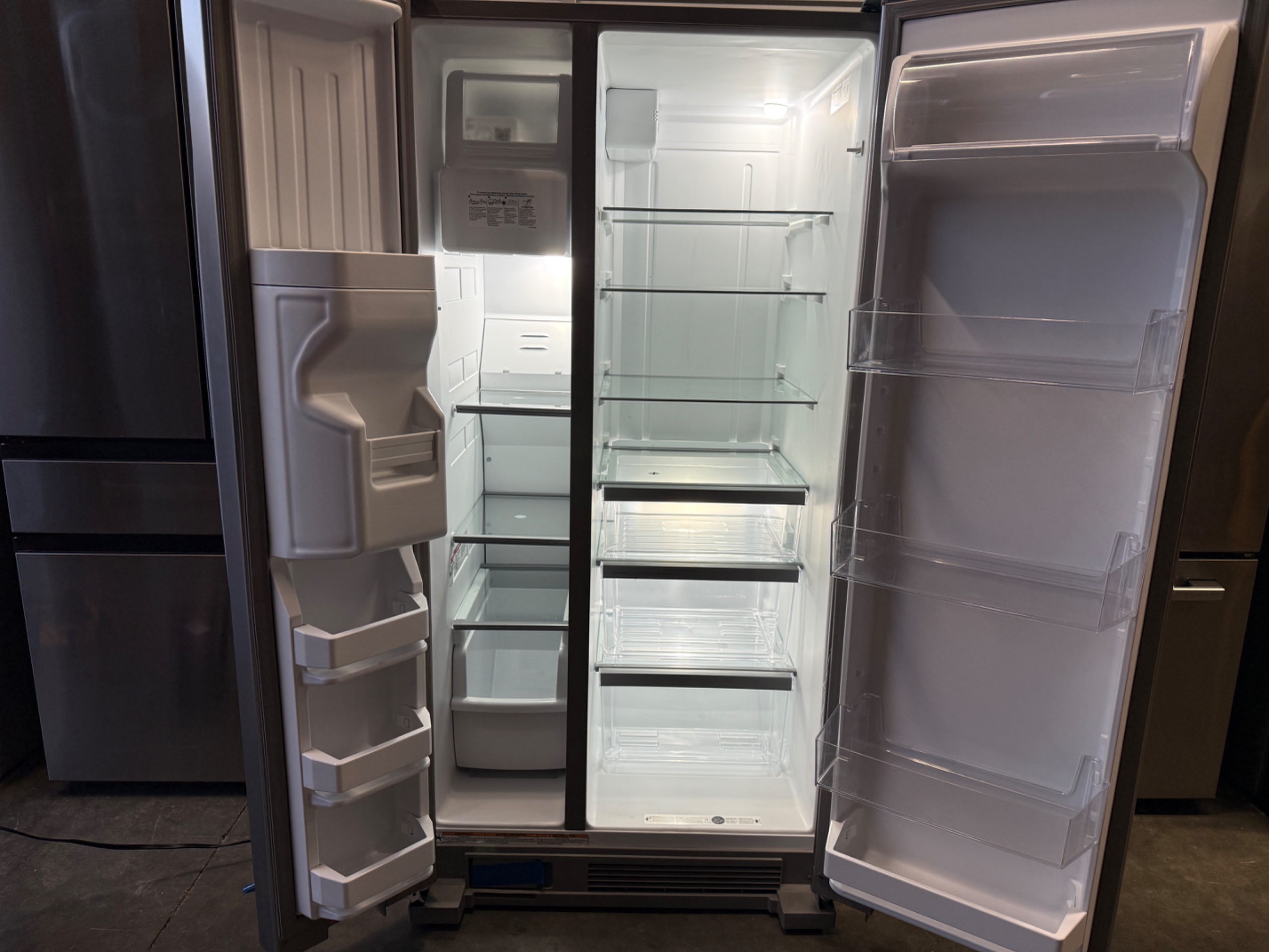 Whirlpool 21.4 cu. ft. Side by Side Refrigerator in Fingerprint Resistant Stainless Finish Model# WRS321SDHZ — photo 3